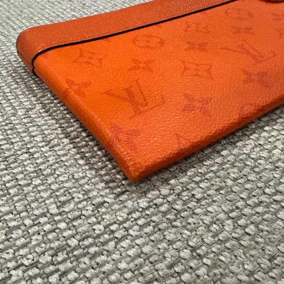 Louis Vuitton Discovery Pochette - Picture 4 of 9